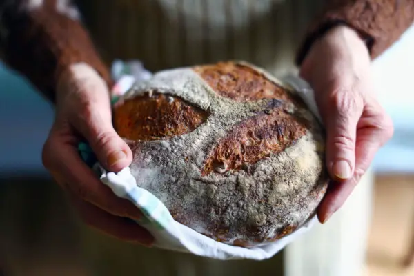 5 razones por las que tu pan de masa fermentada tiene grietas feas